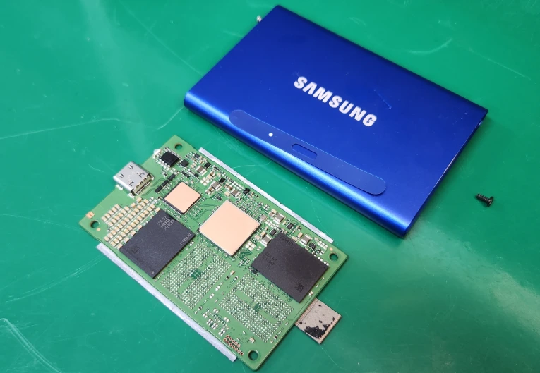 SAMSUNG T7 SSD 2TB - 液体浸水による認識不可復旧事例